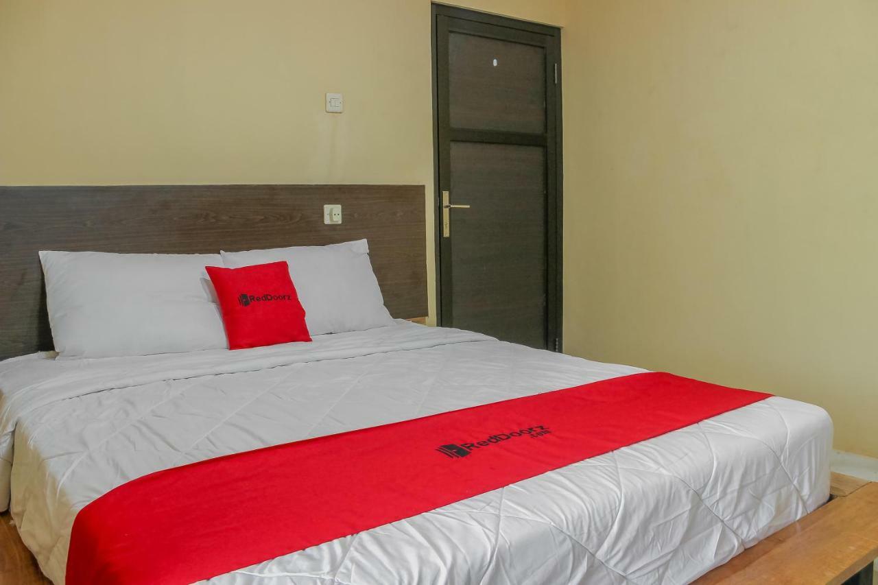 Reddoorz Syariah Near Pasar Modern Cikopo Hotel Караванг Екстериор снимка