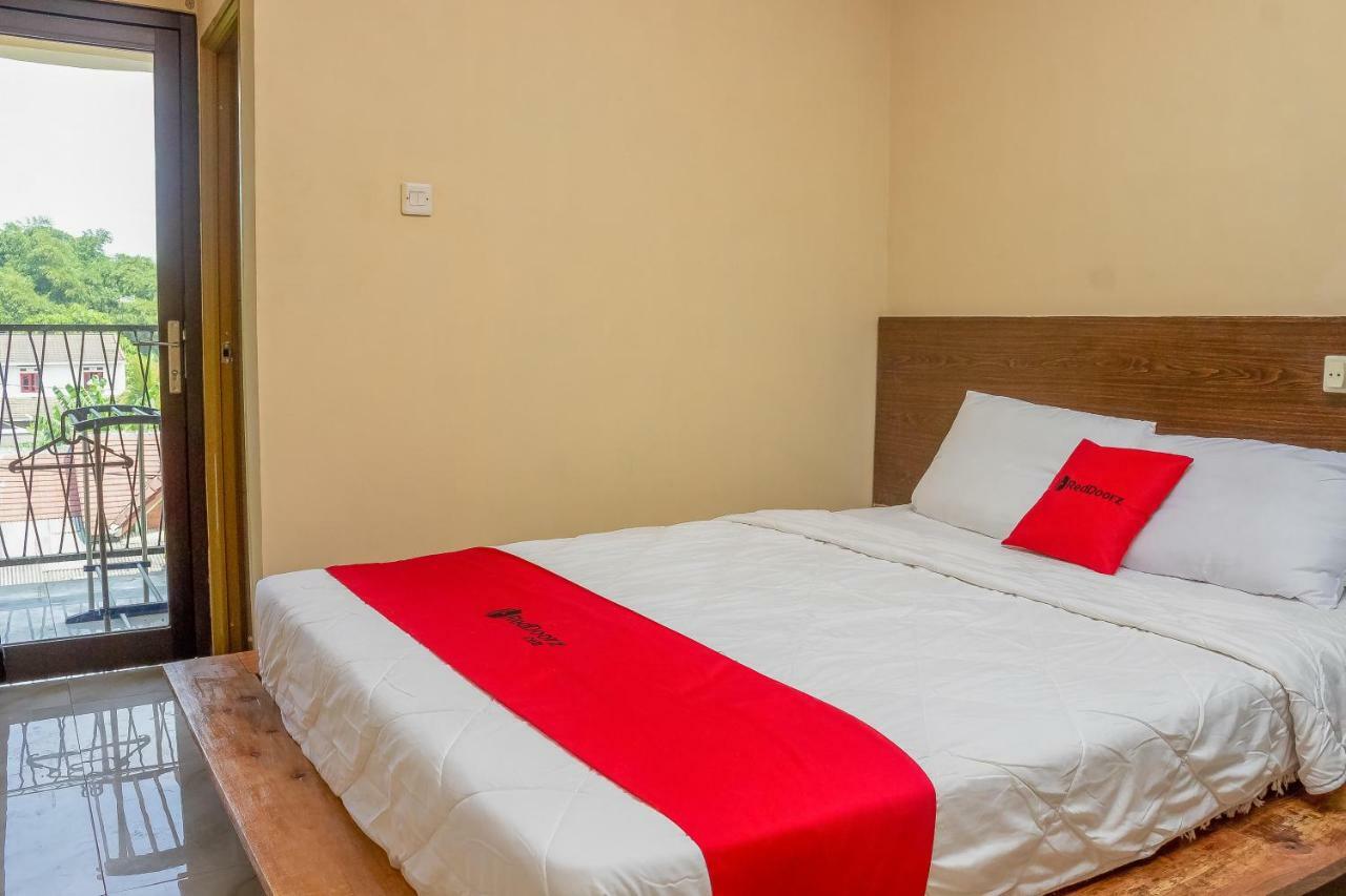 Reddoorz Syariah Near Pasar Modern Cikopo Hotel Караванг Екстериор снимка