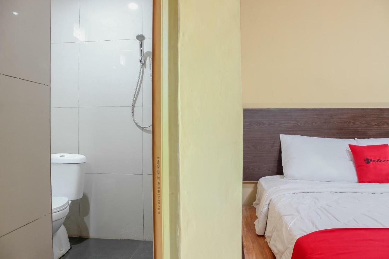 Reddoorz Syariah Near Pasar Modern Cikopo Hotel Караванг Екстериор снимка